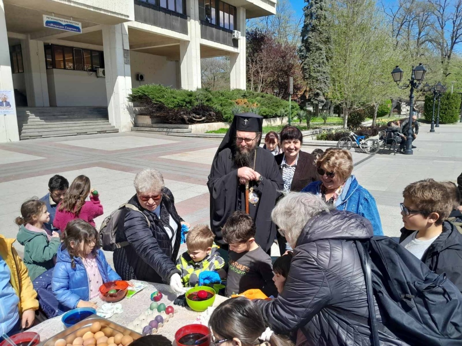 На Велики четвъртък във Видин се проведе работилница за боядисване на великденски яйца 