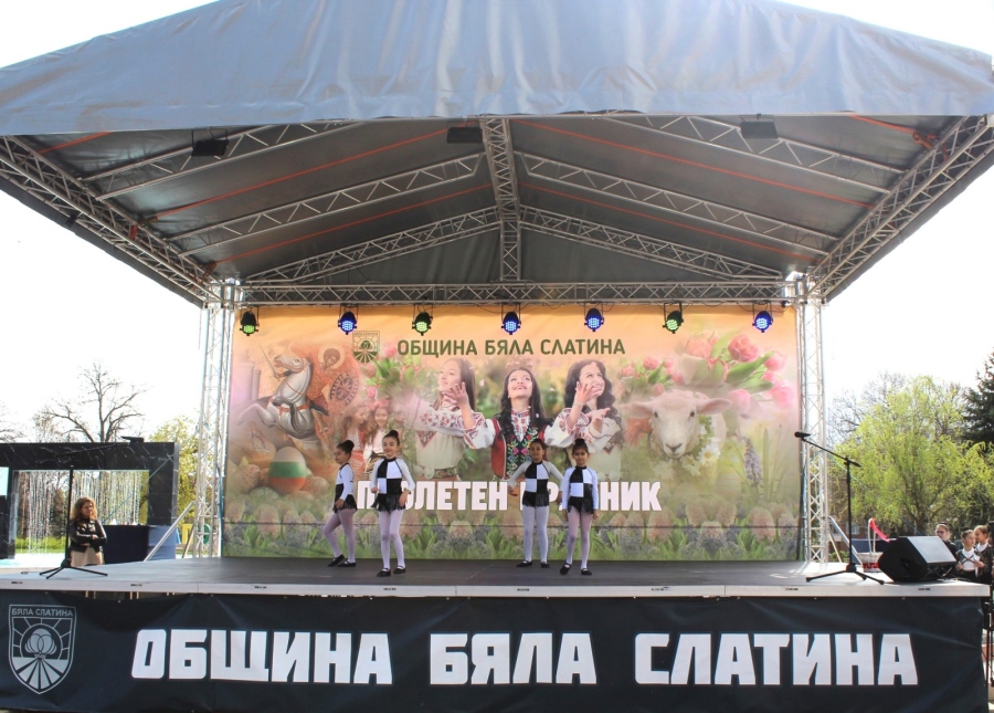 Традиционното Великденско боядисване на яйца в Бяла Слатина