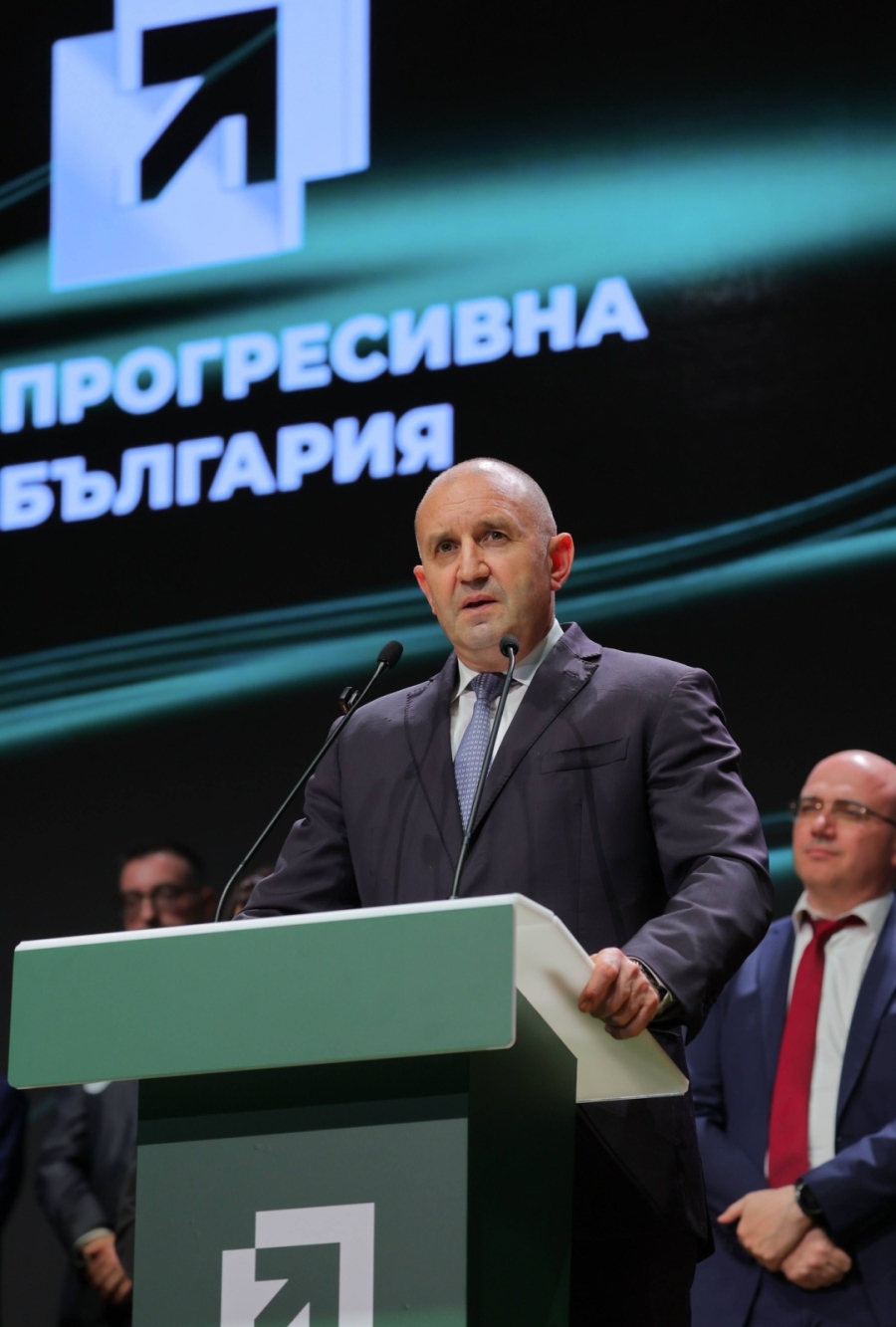 Румен Радев: Христос воскресе! Споделяме обща надежда за мир и просперитет