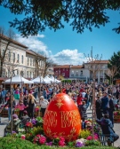 Враца отбеляза Великден с празнична програма, козунак и български хора
