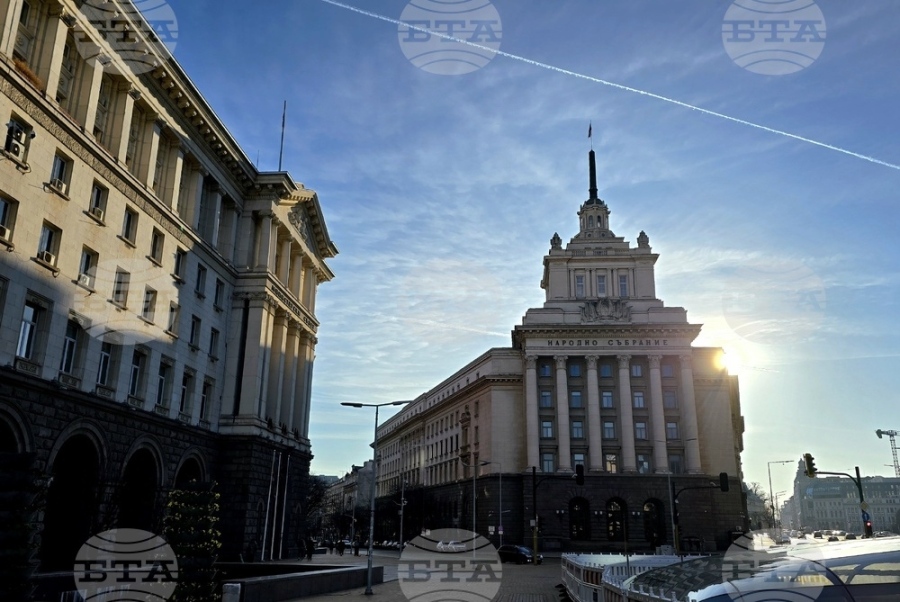 Изборният ден: България гласува за 240 народни представители в 52-рия парламент