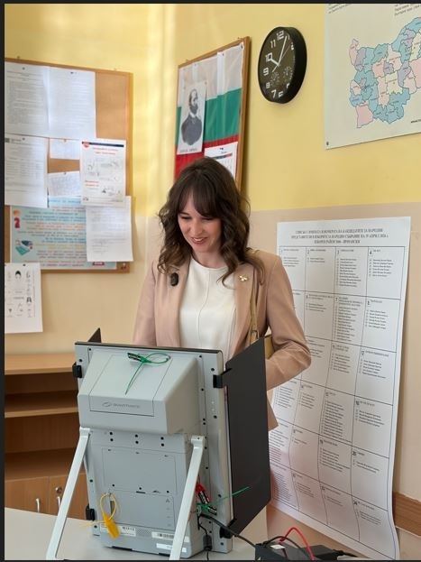 Деница Симеонова: България днес избира своя път – аз гласувах за силна България в силна Европа!