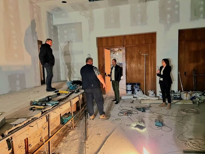 Напредва ремонтът на общинска Академията по математика във Враца