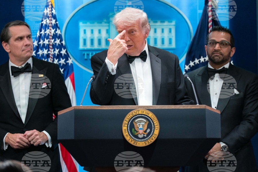 Служител на реда е бил улучен от стрелеца на вечерята на Асоциацията на кореспондентите в Белия дом, бронежилетката му го е спасила, заяви Тръмп