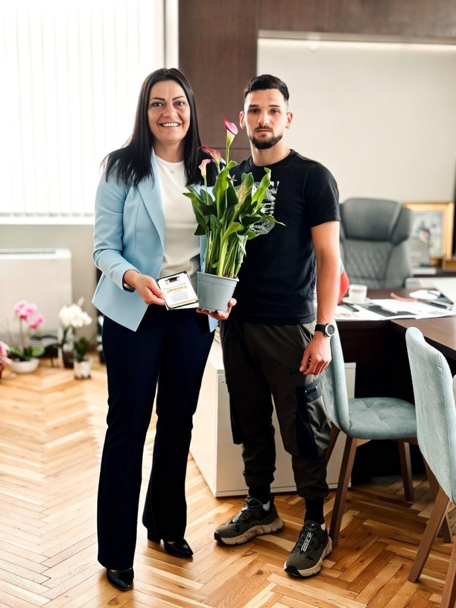 Абитуриенти 2026 поканиха Валя Берчева 