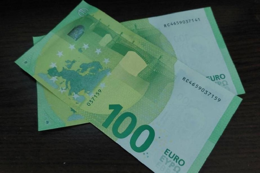 Крадла задигна 300 евро, спипаха я