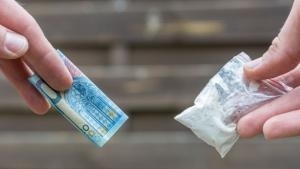 Тайни локации и чат групи в Telegram: Как наркотиците стигат до учениците у нас