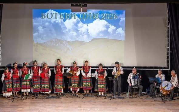 С музика, танц и български дух премина празничният фолклорен концерт в рамките на Ботеви дни