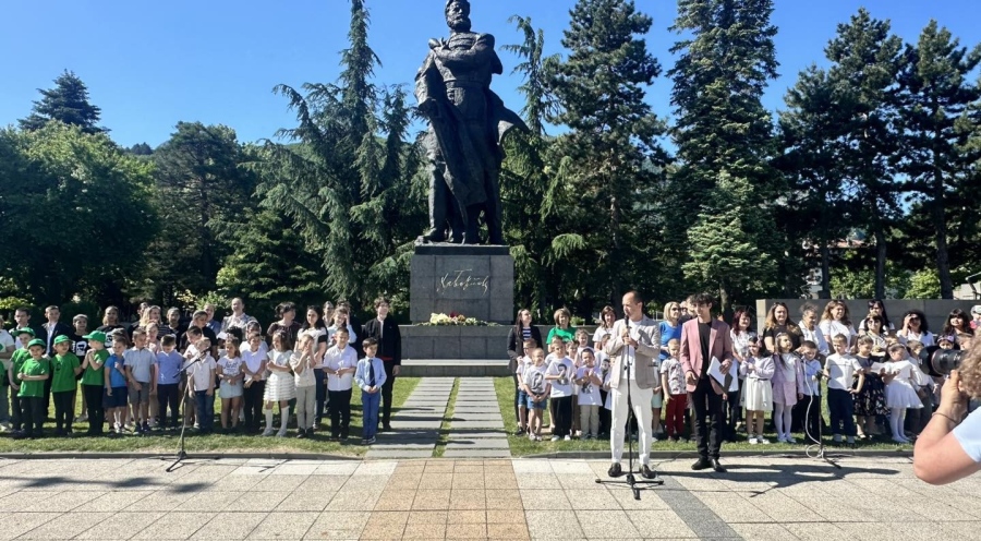 Над 100 деца откриха 64-тия Национален конкурс-рецитал с „Хаджи Димитър“