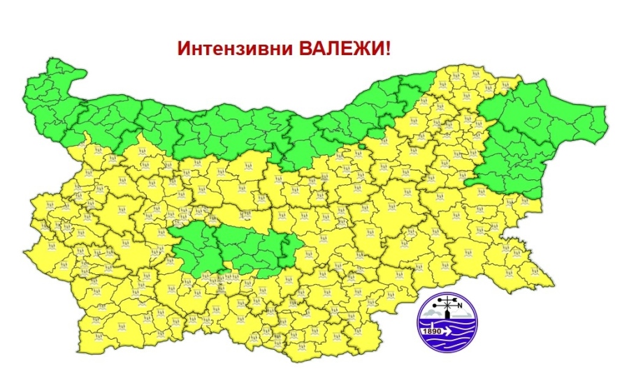 Жълт код за интензивни валежи с гръмотевици е обявен в почти цялата страна