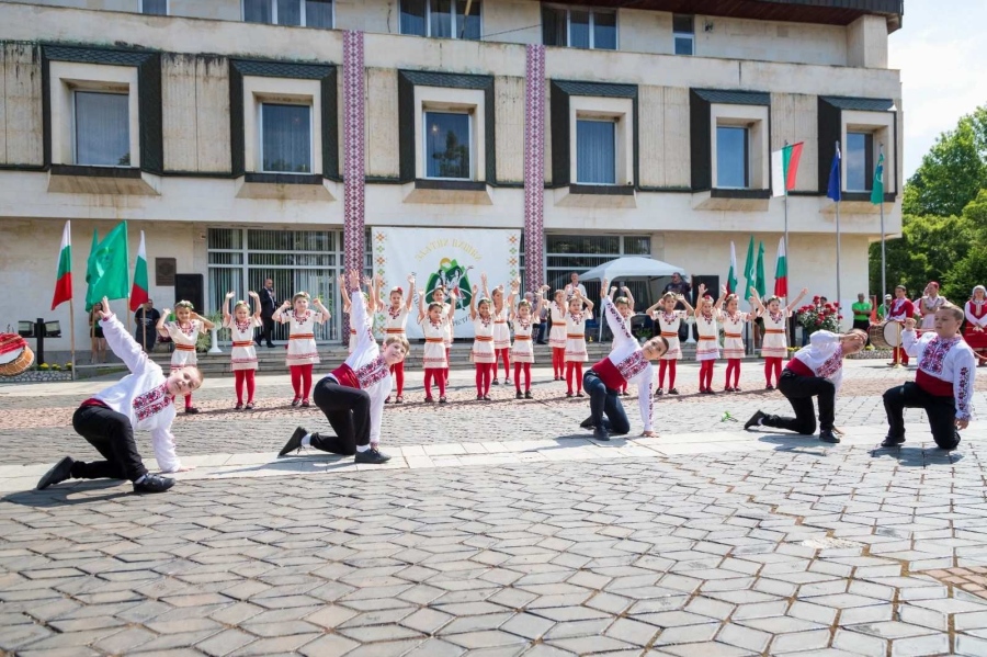 34 деца от „Шевица“ – Враца спечелиха наградата на журито на фестивала \