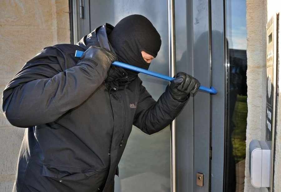 Заловиха двама, обрали къща в Якимово