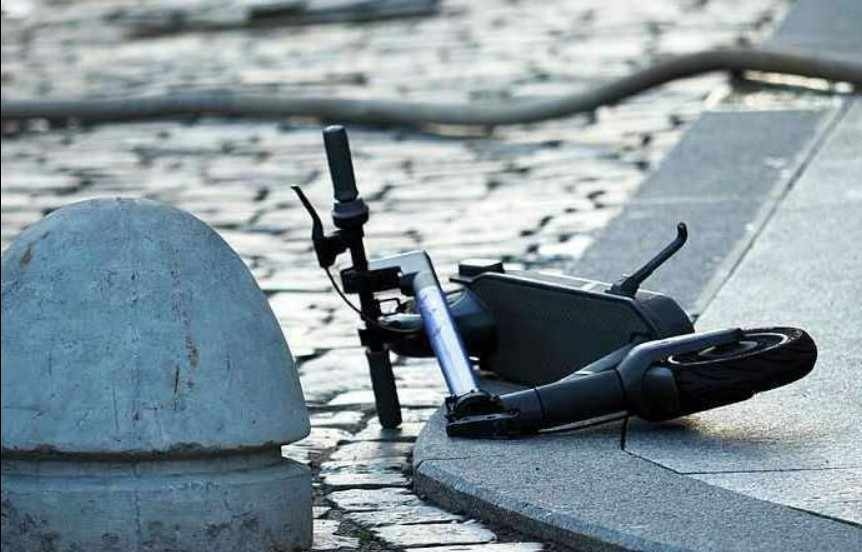 Опасно изпреварване в Монтана прати две момчета с тротинетка в хирургията