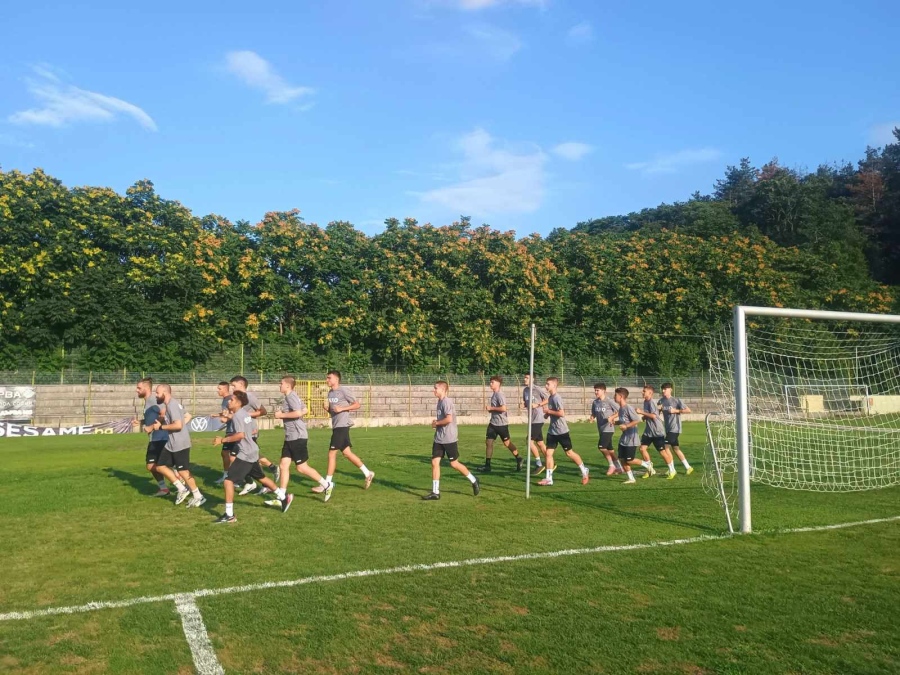 „Локомотив“ (Мездра) отстъпи пред израелския „Апоел“ U19 в Правец