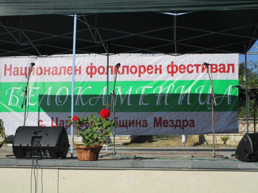 Магията на камъка и песента: Десетият юбилеен празник в Царевец събира пазителите на българския дух