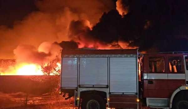 Два пожара изпепелиха три фургона край Дунав мост-2