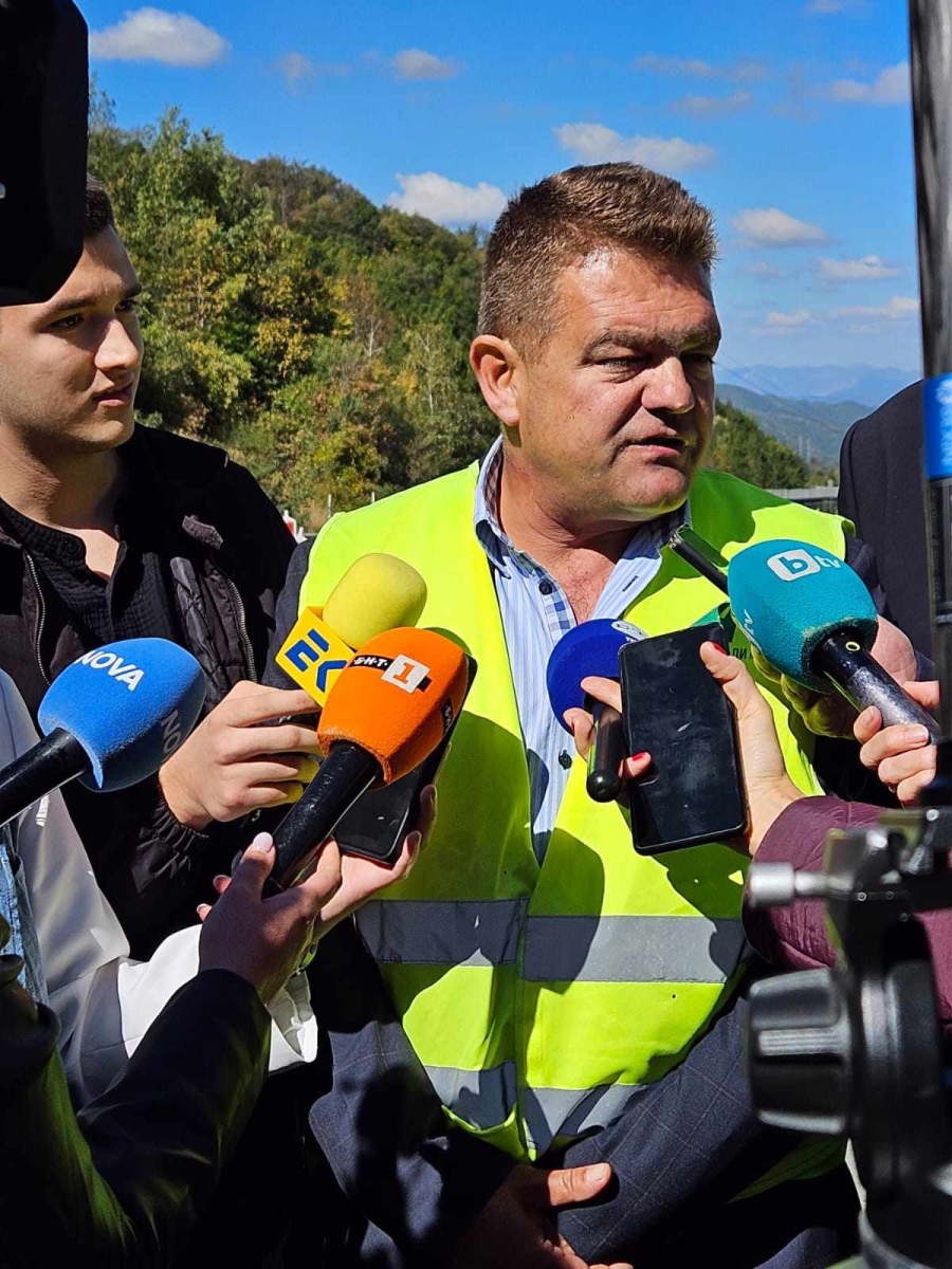 Гражданите, пътуващи по АМ „Хемус“ в района „Коренишки дол“, могат да бъдат напълно спокойни и сигурни за качеството на поставената мантинела                     