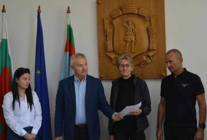Продължава кампанията за набиране на средства за лечението на 18-годишния Божидар
