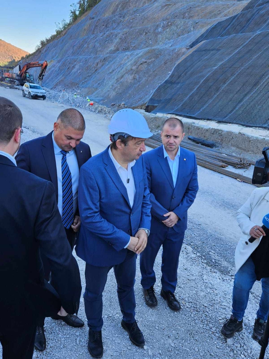 Министър Иван Шишков: В рамките на година пътят Мездра - Ботевград ще бъде завършен