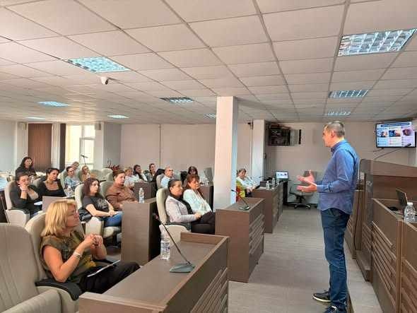 Дискусионна среща с криминалния психолог Даниел Генков се проведе във Враца