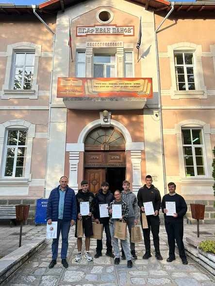 Ученици от Берковица показаха характер и отборен дух на състезание в Стара Загора