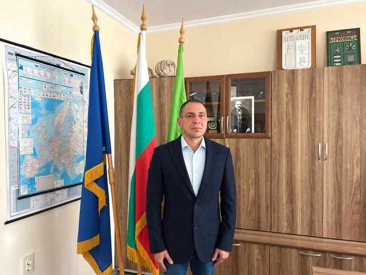 Поздравителен адрес към общинската администрация отправи Радослав Найденов