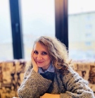 Надежда – момичето, открило превода, за да стигат книгите до хората